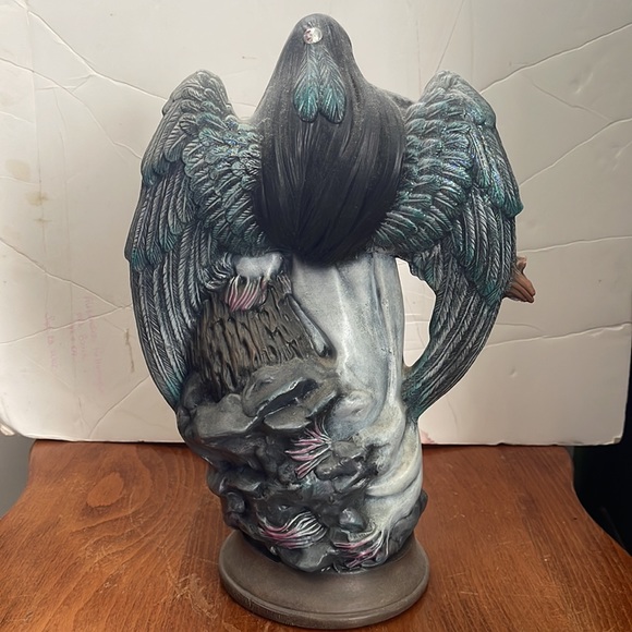 Statue - Picture 5 of 5